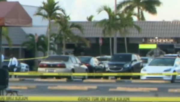 КАМИОН УДАРИО УЧЕСНИКЕ ПАРАДЕ ПОНОСА: Несрећа у Мајамију - један мушкарац подлегао повредама, други тешко рањен