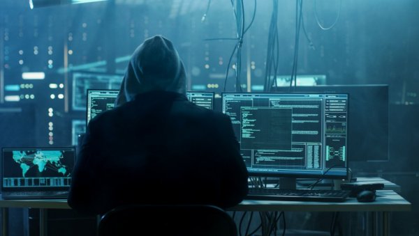 ФСБ ШПИЈУНИРА БРИТАНСКЕ ПОЛИТИЧАРЕ: Лондон оптужује да руски хакери краду информације