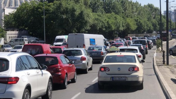 ВЕЛИКИ ЗАСТОЈ КОД САЈМА: Савет возачима - заобиђите овај део града! (ФОТО)