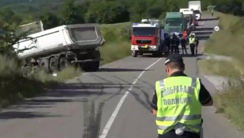 ЧЕТВОРО ДЕЦЕ ЈОШ НЕ ЗНА ДА ИМ ЈЕ МАЈКА НАСТРАДАЛА: Након стравичне саобраћајне несреће код Текериша четири породице завијене у црно