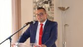 IZDAJNIK JER NE ŠIRI MRŽNJU: Doktor Albin Ćeman na udaru DPS i Bošnjačke stranke zbog glasanja o Srebrenici