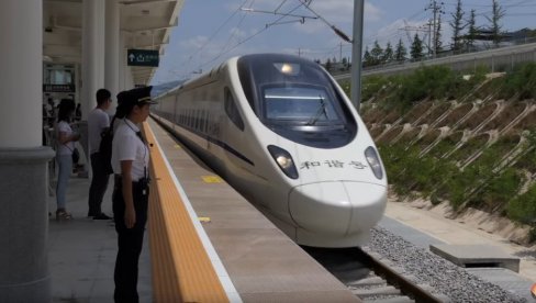 КИНА ТЕСТИРА НАЈБРЖИ ВОЗ НА СВЕТУ: Користи ултрапрецизну технологију кочења