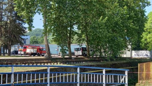 EKIPE PRETRAŽUJU TEREN OKO FABRIKE SLOBODA: Evo kakva je trenutno situacija nakon stravične eksplozije u Čačku (FOTO/VIDEO)