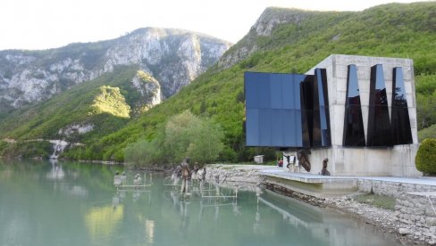 ŽRTVE VAPILE DA  SRBI PODIGNU SVOJ KRST: Arhitekta Novica Motika o Spomen-muzeju Stari Brod kod Višegrada