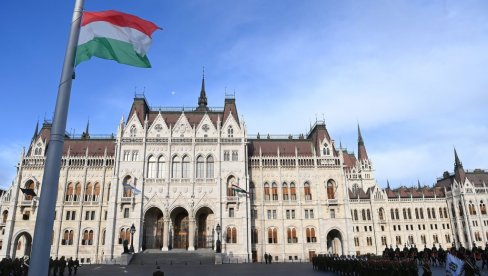 BUDIMPEŠTI NIKO NEĆE DRŽATI LEKCIJE Mađarski ambasador za Velt: Nemačka od Ukrajine dobija samo kritike