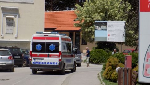 BICIKLISTA UMRO U LESKOVAČKOJ BOLNICI: Osumnjičen da je autom izazvao saobraćajnu nesreću BICIKLISTA UMRO U LESKOVAČKOJ BOLNICI: Osumnjičen da je autom izazvao saobraćajnu nesreću