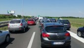 LANČANI SUDAR NAPRAVIO KOLAPS: Kolone duge 6 kilometara na auto putu Niš-Beograd