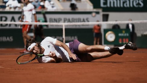 NOVAK IZMESTIO PRŠLJENOVE CICIPASU: Grk je nakon ovoga tražio medicinski tajm-aut (FOTO)