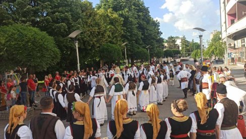 FESTIVAL FOLKLORA NA ČUKARICI Tradicionalna manifestacija u nedelju na Banovom brdu