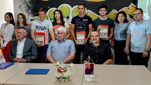 SPREMNI ZA SVET ODRASLIH: U Modriči su podeljene diplome 72. generaciji maturanata (FOTO)