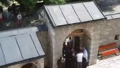 NOVI SRAMAN NAPAD NA CETINJSKI MANASTIR: Huligani divljali ispred svetinje (VIDEO)