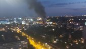 GUSTI CRNI DIM NAD BEOGRADOM: Besni požar u Militina Milankovića, vatrogasci se bore sa plamenom!