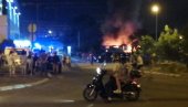 DETALJI POŽARA NA NOVOM BEOGRADU: Vatrenoj stihiji prethodila eksplozija, stotine okupljenih građana ometa posao vatrogascima (FOTO/VIDEO)