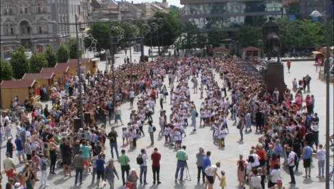 ZDRAVO SVETE JOŠ SAM DETE: Ples predškolaca u Zrenjaninu