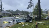 ТРОПСКА ОЛУЈА ПОГОДИЛА САД: Поплаве, оштећене куће, ишчупано дрвеће (ФОТО/ВИДЕО)