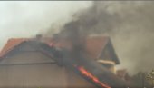 ПРВИ СНИМАК ПОЖАРА У ГРАЧАНИЦИ: Куће у пламену, становници хитно евакуисани (ФОТО)