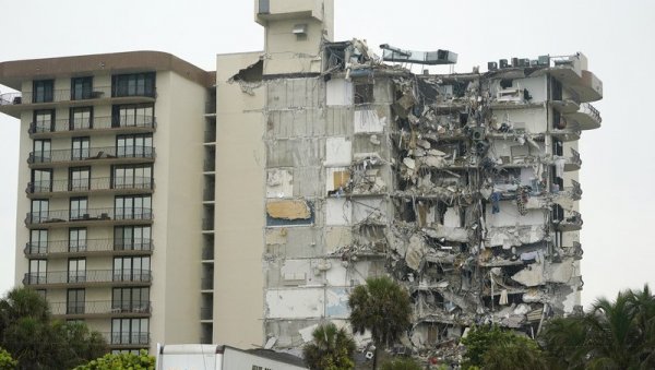 БРОЈ ЖРТАВА ДОСТИГАО 86: Још увек није утврђен узрок рушења зграде у Мајамију