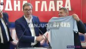 ALEKSANDAR VUČIĆ dobio dres FK Rudna Glava sa njegovim imenom (FOTO)