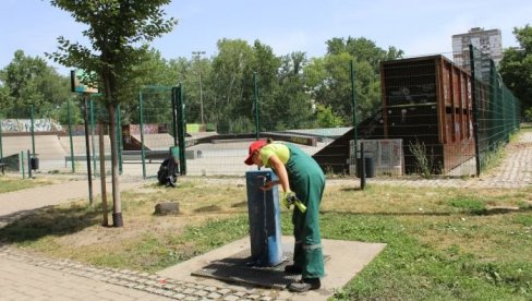 ОСВЕЖЕЊЕ ДИРЕКТНО ИЗ БУНАРА: Новосадско ЈКП Водовод и канализација поставило привремене чесме на неколико локација у граду