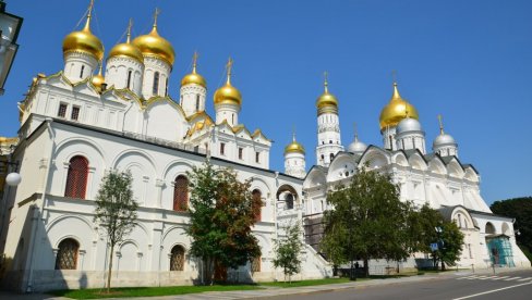 U HRAMU SE NEĆE PITI KAFA: Putin zabranio privatizaciju verske imovine