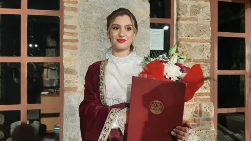 IZABRANA NAJLEPŠA KOSOVKA DEVOJKA: Jovana Anđelković iz Dobrotina uoči Vidovdana ponela prestižnu titulu