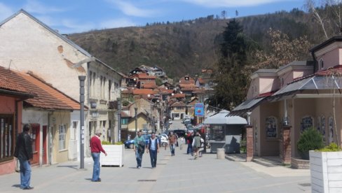 JOŠ JEDNA OPŠTINA DONELA VAŽNU ODLUKU: Posle Vranjske Banje, besplatne knjige za školarce u Surdulici