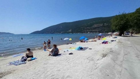 HERCEG NOVI: Konačno uređena gradska plaža ispod Titove vile