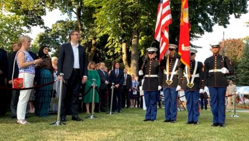 VUČIĆ KOD GODFRIJA: Dan nezavisnosti SAD obeležen u rezidenciji ambasadora (FOTO/VIDEO)