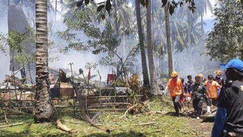 BROJ POGINULIH SE POVEĆAVA: Najmanje 29 osoba izgubilo život u tragediji na Filipinima (FOTO)