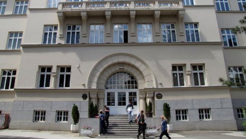 ВРАЊСКИ ГИМНАЗИЈАЛЦИ ОБЕЛЕЖИЛИ СВЕТСКИ ДАН НАУКЕ, СА АКЦЕНТОМ НА ЖЕНЕ У ОВОЈ ОБЛАСТИ   Онлајн презентација из Кембриџа