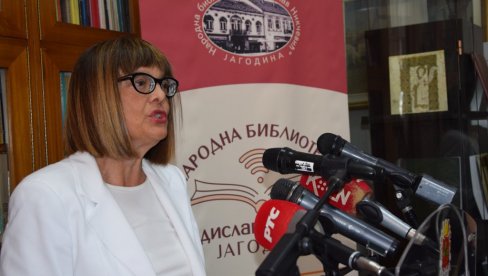 U KULTURI NEMA MALIH I VELIKIH SREDINA: Ministarka Gojković posetila Muzej naivne i marginalne umetnosti