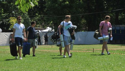 U KAMPU KAO U RAJU: Organizatori festivala Egzit očekuju 40.000 posetilaca svake večeri (FOTO)