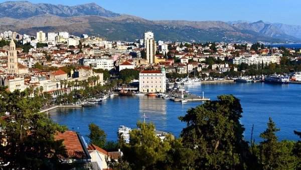 ДЕВОЈКЕ ИЗ СРБИЈЕ РУШЕ ГРАДОНАЧЕЛНИКА СПЛИТА: Афера све јаче потреса Хрватску, главни актери у самом врху градске власти