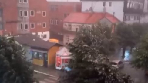 ЈАКО НЕВРЕМЕ ТУТЊИ ШИРОМ СРБИЈЕ: Код Пожеге појава налик на торнадо, у Ариљу улицама теку потоци (ВИДЕО)