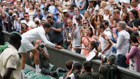 OTKRIVENO: NJOJ JE NOVAK DAO REKET! Zove se Ivanka, trenira tenis i njena poruku Đokoviću oduševila je svet (FOTO)