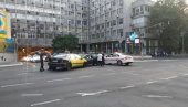 СУДАР У ЦЕНТРУ БЕОГРАДА: Таксиста ударио у аутомобил код Теразијског тунела - увиђај у току
