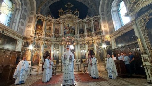 BITI PRVI ZNAČI PODNOSITI NAJVEĆU ŽRTVU: Poruka vladike Irineja bačkog na petrovdanskoj liturgiji u Sabornom hramu u Novom Sadu