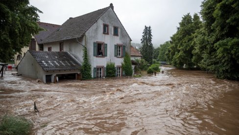 RASTE BROJ NASTRADALIH U POPLAVAMA U NEMAČKOJ: Voda nosi sve pred sobom - kuće srušene (FOTO/VIDEO)