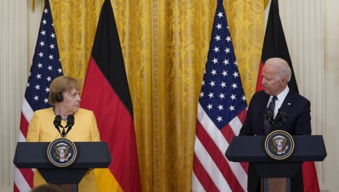 MERKELOVA ODBILA BAJDENOV POZIV: Nemačka kancelarka se odmarala u vikendici, američki lider odmah zvao DŽonsona