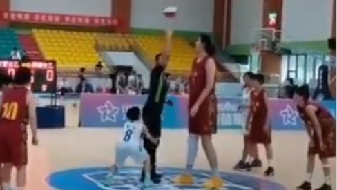 KINESKA KOŠARKAŠICA ZAPANJILA SVET: Sa 14 godina ima 226 cm, zovu je ženski Jao Ming (VIDEO)