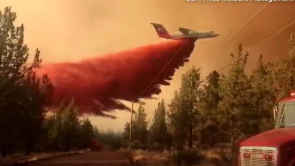 ВЕЛИКИ ПОЖАР У САД БЕЗ КОНТРОЛЕ: Пакао у Орегону, ватра се шири километрима (ВИДЕО)