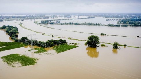 BUJICA PROBILA NASIPE U HOLANDIJI: Hiljade ljudi evakuisano, proglašeno stanje nacionalne katastrofe (FOTO/VIDEO)