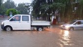 ZA DVA SATA KIŠA POTOPILA MODRIČU: Poplave u centru grada, voda prodrla u objekte, narod poručuje - gore je nego 2014. godine! (FOTO)