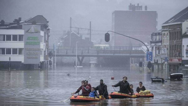 БРОЈЕ ЖРТВЕ, ТРАЖЕ НЕСТАЛЕ: Према проценама полиције, најмање 133 особе су погинуле у поплавама само у Немачкој