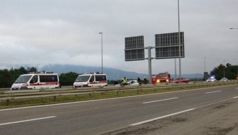 STRAŠNA SAOBRAĆAJKA KOD NIŠA: Devetoro ljudi povređeno - među njima četvoro dece