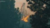 VATRENA STIHIJA DIVLJA NA ZAPADU AMERIKE: Požar presekao auto-put - izdata nova naređenja za evakuaciju (VIDEO)