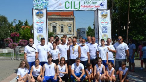 TRČAO OD CIRIHA DO VRŠCA - DA POMOGNE DECI: Ultramaratonac Sebastijan Sava (36) ostvario istorijski podvig prevalivši 1.350 kilometara