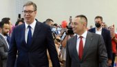 GRAĐANI SU VUČIĆU REKLI DA ŽELE DA NASTAVI Vulin: Na izborima svako dobija ocenu