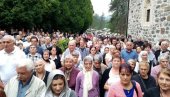 POČAST ŽRTVAMA EL MUDŽAHEDINA: Liturgija i parastos nastradalim vojnicima i civilima u Vozući kod Zavidovića