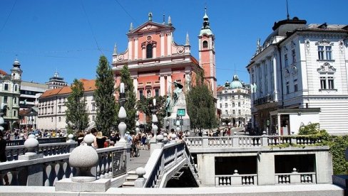 SLOVENIJA OD SREDE UVODI STROŽA PRAVILA: PCT uslovi za sve zaposlene koji su u kontaktu sa ljudima SLOVENIJA OD SREDE UVODI STROŽA PRAVILA: PCT uslovi za sve zaposlene koji su u kontaktu sa ljudima